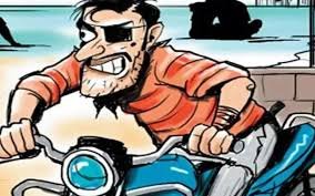 ਔਰਤ ਦੀਆਂ ਨਕਦੀ ਤੇ ਸੋਨੇ ਦੀਆਂ ਮੁੰਦੀਆਂ ਝਪਟ ਕੇ ਲੁਟੇਰੇ ਫ਼ਰਾਰ ਔਰਤ ਦੀਆਂ ਨਕਦੀ ਤੇ ਸੋਨੇ ਦੀਆਂ ਮੁੰਦੀਆਂ ਝਪਟ ਕੇ ਲੁਟੇਰੇ ਫ਼ਰਾਰ