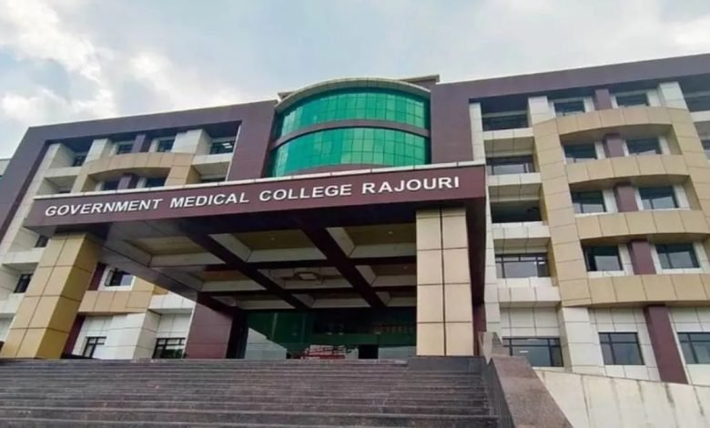 ਮੈਡੀਕਲ ਕਾਲਜ 'ਚ ਇਤਰਾਜ਼ਯੋਗ ਪੋਸਟਾਂ ਸਾਂਝੀਆਂ ਕਰਨ ਵਾਲੇ ਵਿਦਿਆਰਥੀਆਂ ਨੂੰ ਸਜ਼ਾ, ਸਕੂਲ ਪ੍ਰਸ਼ਾਸਨ ਨੇ ਕੀਤੀ ਸਖ਼ਤ ਕਾਰਵਾਈ