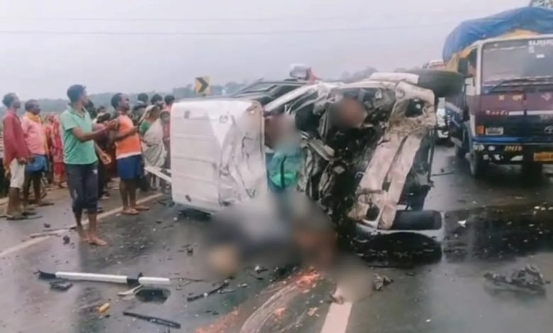 ਪੁਰੂਲੀਆ-ਜਮਸ਼ੇਦਪੁਰ ਨੈੈਸ਼ਨਲ ਹਾਈਵੇਅ 'ਤੇ ਭਿਆਨਕ ਸੜਕ ਹਾਦਸਾ, ਟ੍ਰੇਲਰ ਤੇ ਬੋਲੈਰੋ ਦੀ ਟੱਕਰ 'ਚ 9 ਲੋਕਾਂ ਦੀ ਮੌਤ; ਪੈ ਗਿਆ ਚੀਕ-ਚਿਹਾੜਾ