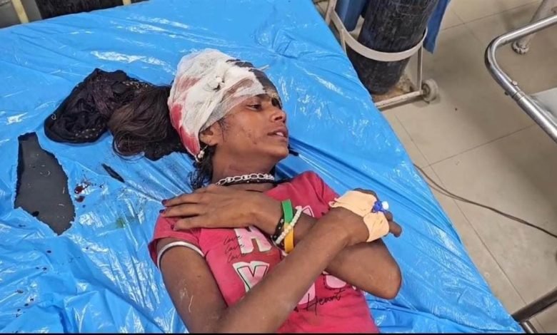 ਸ਼ਰਾਬੀ ਹਾਲਤ ’ਚ ਤੇਜ਼ ਰਫ਼ਤਾਰ ਕਾਰ ਝਾੜੂ ਬਣਾਉਣ ਵਾਲਿਆਂ ’ਤੇ ਚੜ੍ਹਾਈ ਸ਼ਰਾਬੀ ਹਾਲਤ ’ਚ ਤੇਜ਼ ਰਫ਼ਤਾਰ ਕਾਰ ਝਾੜੂ ਬਣਾਉਣ ਵਾਲਿਆਂ ’ਤੇ ਚੜ੍ਹਾਈ