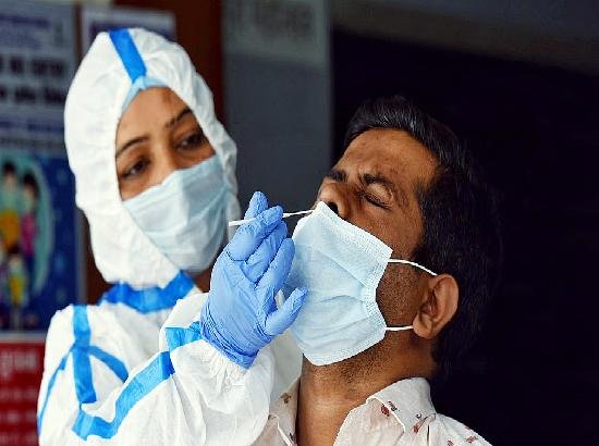 देश में तेज़ी से फैल रहा कोरोना वायरस, 2 दिन में हुई 21 मौतें