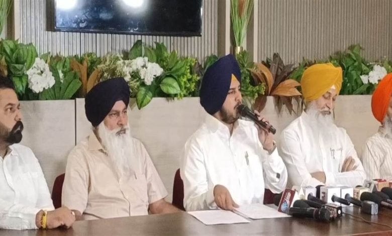 ਪੰਜਾਬ ਸਰਕਾਰ ਦੀ ਲੈਂਡ ਪੂਲਿੰਗ ਨੀਤੀ ਖ਼ਿਲਾਫ਼ ਕਿਸਾਨਾਂ ਤੋਂ ਹਲਫੀਆ ਬਿਆਨ ਲਵੇਗਾ ਸ਼੍ਰੋਮਣੀ ਅਕਾਲੀ ਦਲ, ਕਿਹਾ- ਇਹ ਵੀ ਦਿੱਲੀ ਦੀ ਸ਼ਰਾਬ ਨੀਤੀ ਵਾਂਗ