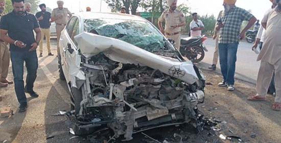 ਨੌਜਵਾਨਾਂ ਨੇ ਖੜੇ ਟਰੱਕ ਵਿੱਚ ਮਾਰੀ ਕਾਰ: ਇੱਕ ਦੀ ਮੌਤ ਦੂਜਾ ਗੰਭੀਰ ਰੂਪ ਵਿੱਚ ਹੋਇਆ ਜ਼ਖਮੀ ਨੌਜਵਾਨਾਂ ਨੇ ਖੜੇ ਟਰੱਕ ਵਿੱਚ ਮਾਰੀ ਕਾਰ: ਇੱਕ ਦੀ ਮੌਤ ਦੂਜਾ ਗੰਭੀਰ ਰੂਪ ਵਿੱਚ ਹੋਇਆ ਜ਼ਖਮੀ