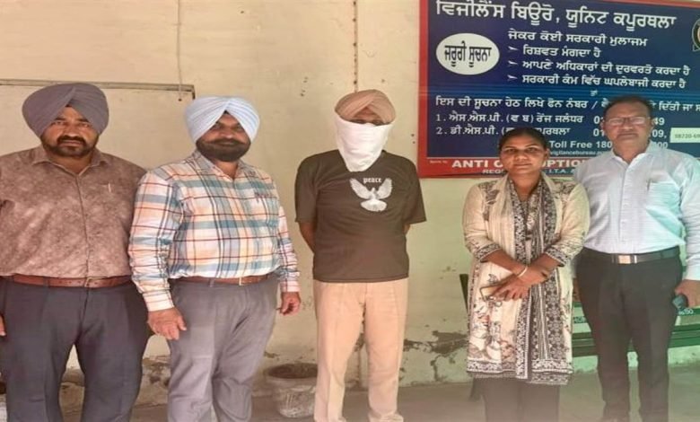 ਏਐੱਸਆਈ ਦੋ ਹਜ਼ਾਰ ਰੁਪਏ ਰਿਸ਼ਵਤ ਲੈਣ ਦੇ ਦੋਸ਼ 'ਚ ਗ੍ਰਿਫ਼ਤਾਰ, ਵਿਜੀਲੈਂਸ ਬਿਊਰੋ ਨੇ ਕੀਤੀ ਕਾਰਵਾਈ ਏਐੱਸਆਈ ਦੋ ਹਜ਼ਾਰ ਰੁਪਏ ਰਿਸ਼ਵਤ ਲੈਣ ਦੇ ਦੋਸ਼ 'ਚ ਗ੍ਰਿਫ਼ਤਾਰ, ਵਿਜੀਲੈਂਸ ਬਿਊਰੋ ਨੇ ਕੀਤੀ ਕਾਰਵਾਈ