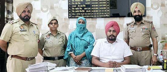 63 ਬੋਤਲਾਂ ਨਜਾਇਜ਼ ਸ਼ਰਾਬ ਸਮੇਤ ਔਰਤ ਕਾਬੂ 