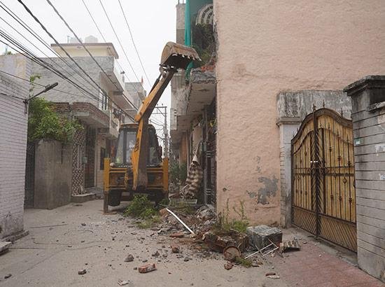 ਯੁੱਧ ਨਸ਼ਿਆਂ ਵਿਰੁੱਧ: ਇਕ ਹੋਰ ਨਸ਼ਾ ਤਸਕਰ ਦੀ ਨਾਜਾਇਜ਼ ਉਸਾਰੀ ਨੂੰ ਢਾਹਿਆ ਯੁੱਧ ਨਸ਼ਿਆਂ ਵਿਰੁੱਧ: ਇਕ ਹੋਰ ਨਸ਼ਾ ਤਸਕਰ ਦੀ ਨਾਜਾਇਜ਼ ਉਸਾਰੀ ਨੂੰ ਢਾਹਿਆ