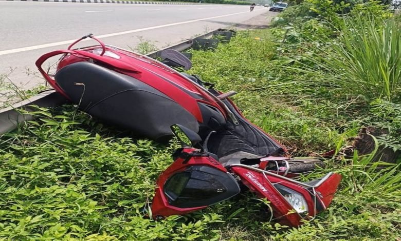 ਸੜਕ ਹਾਦਸੇ ’ਚ ਐਕਟਿਵਾ ਸਵਾਰ ਵਿਆਹੁਤਾ ਦੀ ਮੌਤ, ਪਤੀ ਜ਼ਖ਼ਮੀ