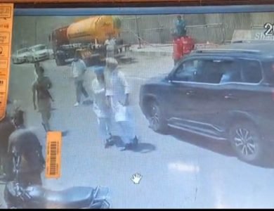 ਮੋਗਾ ਦੇ ਮੇਅਰ ਚਾਨੀ ਨੇ ਠੇਕੇਦਾਰ 'ਤੇ ਤਾਨੀ ਪਿਸਤੌਲ, ਜ਼ਖ਼ਮੀ ਹਾਲਤ 'ਚ ਸਿਵਲ ਹਸਪਤਾਲ 'ਚ ਦਾਖ਼ਲ ਕਰਵਾਇਆ