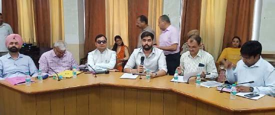 ਮੇਅਰ ਪਦਮਜੀਤ ਮਹਿਤਾ ਵੱਲੋਂ ਬਠਿੰਡਾ ਨੂੰ ਤੋਹਫਾ : ਕੂੜੇ ਦੇ17 ਕਰੋੜ ਰੁਪਏ ਦੇ ਬਿੱਲ ਹੋਣਗੇ ਮੁਆਫ਼ ਮੇਅਰ ਪਦਮਜੀਤ ਮਹਿਤਾ ਵੱਲੋਂ ਬਠਿੰਡਾ ਨੂੰ ਤੋਹਫਾ : ਕੂੜੇ ਦੇ17 ਕਰੋੜ ਰੁਪਏ ਦੇ ਬਿੱਲ ਹੋਣਗੇ ਮੁਆਫ਼