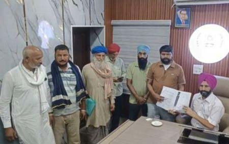 ਮਾਮਲਾ ਪੰਚਾਇਤੀ ਜ਼ਮੀਨ 'ਤੇ ਕਬਜ਼ੇ ਦਾ : BDPO ਨੂੰ ਦਿੱਤੀ ਸ਼ਿਕਾਇਤ