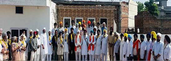 ਅਕਾਲੀ ਪੰਚਾਇਤ ਅਤੇ ਸਾਬਕਾ ਸਰਪੰਚ ਦੋ ਦਰਜਨ ਤੋਂ ਵੱਧ ਅਕਾਲੀ ਵਰਕਰਾਂ ਨਾਲ ਆਮ ਆਦਮੀ ਪਾਰਟੀ 'ਚ ਸ਼ਾਮਿਲ ਅਕਾਲੀ ਪੰਚਾਇਤ ਅਤੇ ਸਾਬਕਾ ਸਰਪੰਚ ਦੋ ਦਰਜਨ ਤੋਂ ਵੱਧ ਅਕਾਲੀ ਵਰਕਰਾਂ ਨਾਲ ਆਮ ਆਦਮੀ ਪਾਰਟੀ 'ਚ ਸ਼ਾਮਿਲ