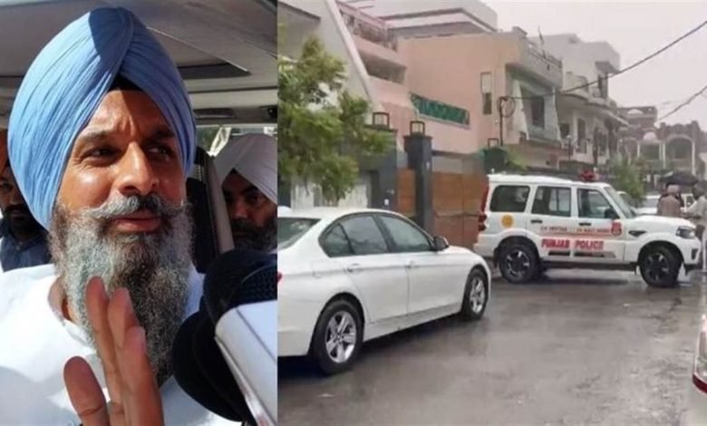 ਮਜੀਠੀਆ ਦੇ ਘਰ ਹੋਈ ਛਾਪੇਮਾਰੀ ਨੇ ਲਿਆਂਦਾ ਸਿਆਸਤ 'ਚ ਤੂਫ਼ਾਨ