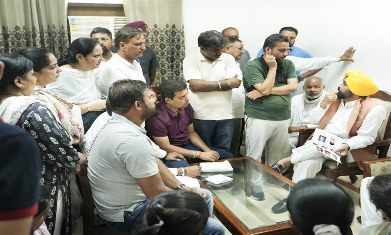 ਮੁੱਖ ਮੰਤਰੀ ਨੇ ਹਾਦਸੇ 'ਚ ਮਾਰੇ ਗਏ ਬੱਚਿਆਂ ਲਈ ਕੀਤਾ ਵੱਡਾ ਐਲਾਨ, ਪੀੜਤ ਮਾਪਿਆਂ ਨੂੰ ਦਿੱਤਾ ਇਨਸਾਫ਼ ਦਾ ਭਰੋਸਾ