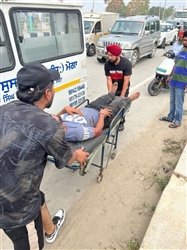 ਨੈਸ਼ਨਲ ਹਾਈਵੇ 'ਤੇ ਸੜਕ ਹਾਦਸਾ, ਟਰੈਕਟਰ ਟਰਾਲੀ ਨਾਲ ਟਕਰਾਇਆ ਛੋਟਾ ਹਾਥੀ; ਮੋਟਰਸਾਈਲ ਸਵਾਰ ਗੰਭੀਰ ਜ਼ਖ਼ਮੀ