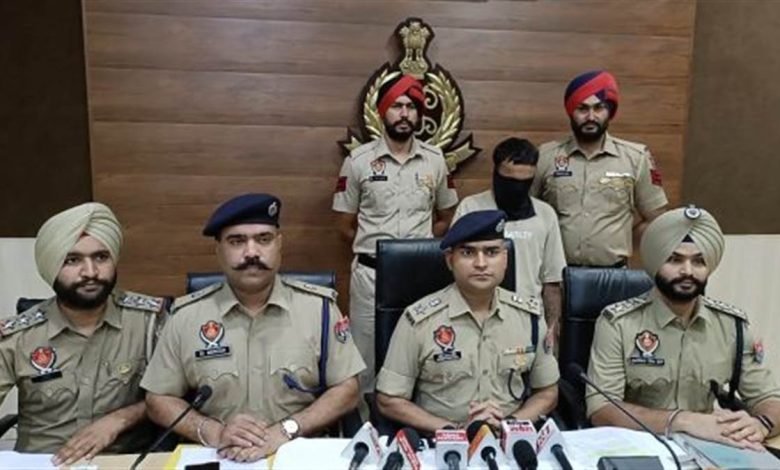 ਵਿਦੇਸ਼ ’ਚ ਬੈਠੇ ਸੌਰਵ ਜਿੰਦਲ ਗਿਰੋਹ ਦਾ ਗੁਰਗਾ ਤਿੰਨ ਪਿਸਤੌਲਾਂ ਸਮੇਤ ਗ੍ਰਿਫ਼ਤਾਰ