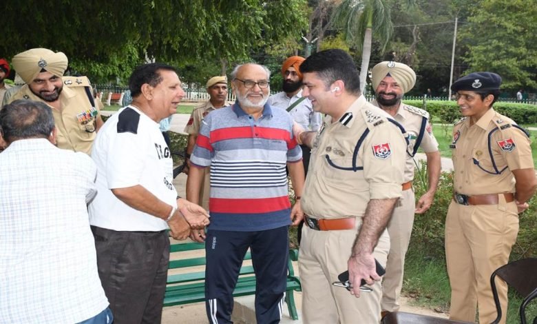 ਕਮਿਸ਼ਨਰੇਟ ਪੁਲਿਸ ਲੁਧਿਆਣਾ ਦੀ ਪਹਿਲਕਦਮੀ, ਪੁਲਿਸ-ਜਨਤਾ ਵਿਚਾਲੇ ਬਿਹਤਰ ਸੰਬੰਧਾਂ ਲਈ ਕੀਤੀ 'ਵਾਕ ਏ ਟਾਕ' ਦੀ ਸ਼ੁਰੂਆਤ