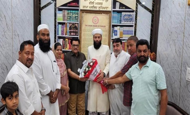 ਕਾਮਯਾਬ ਨਹੀਂ ਹੋਣਗੇ ਧਰਮ ਦੇ ਨਾਂ 'ਤੇ ਨਫ਼ਰਤ ਫੈਲਾ ਕੇ ਆਪਣੀ ਸਿਆਸਤ ਚਮਕਾਉਣ ਵਾਲੇ ਲੋਕ : ਸ਼ਾਹੀ ਇਮਾਮ ਕਾਮਯਾਬ ਨਹੀਂ ਹੋਣਗੇ ਧਰਮ ਦੇ ਨਾਂ 'ਤੇ ਨਫ਼ਰਤ ਫੈਲਾ ਕੇ ਆਪਣੀ ਸਿਆਸਤ ਚਮਕਾਉਣ ਵਾਲੇ ਲੋਕ : ਸ਼ਾਹੀ ਇਮਾਮ