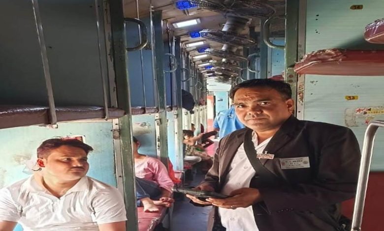 ਫਿਰੋਜ਼ਪੁਰ ਮੰਡਲ ’ਚ ‘ਟਿਕਟ ਚੈਕਿੰਗ ਮੁਹਿੰਮ’ ਜਾਰੀ ਫਿਰੋਜ਼ਪੁਰ ਮੰਡਲ ’ਚ ‘ਟਿਕਟ ਚੈਕਿੰਗ ਮੁਹਿੰਮ’ ਜਾਰੀ