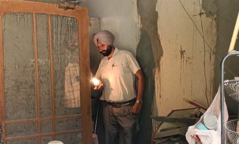 ਘਰ ’ਚੋਂ 20 ਤੋਲੇ ਸੋਨਾ ਅਤੇ 50 ਹਜ਼ਾਰ ਦੀ ਨਕਦੀ ਚੋਰੀ ਘਰ ’ਚੋਂ 20 ਤੋਲੇ ਸੋਨਾ ਅਤੇ 50 ਹਜ਼ਾਰ ਦੀ ਨਕਦੀ ਚੋਰੀ