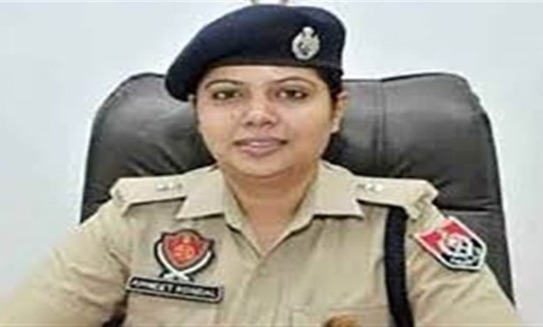 ਪੁਲਿਸ ਚੌਕੀ ਕੋਟਸ਼ਮੀਰ ਦਾ ਇੰਚਾਰਜ ਰਾਜਪਾਲ ਸਿੰਘ ਕੀਤਾ ਮੁਅੱਤਲ, ਐੱਸਐੱਸਪੀ ਨੇ ਇਸ ਕਾਰਨ ਕੀਤੀ ਕਾਰਵਾਈ ਪੁਲਿਸ ਚੌਕੀ ਕੋਟਸ਼ਮੀਰ ਦਾ ਇੰਚਾਰਜ ਰਾਜਪਾਲ ਸਿੰਘ ਕੀਤਾ ਮੁਅੱਤਲ, ਐੱਸਐੱਸਪੀ ਨੇ ਇਸ ਕਾਰਨ ਕੀਤੀ ਕਾਰਵਾਈ