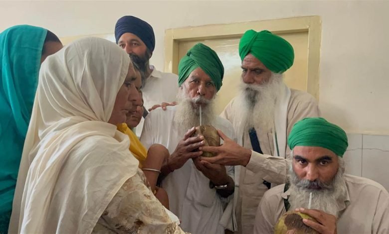 ਘਸੋਖਾਨਾ ਪਾਈਪ ਲਾਈਨ ਮਾਮਲੇ ’ਚ ਜੂਸ ਪਿਆ ਕੇ ਕਿਸਾਨਾਂ ਦਾ ਤੁੜਵਾਇਆ ਮਰਨ ਵਰਤ, ਗ੍ਰਿਫ਼ਤਾਰ ਕੀਤੇ ਸਾਰੇ ਕਿਸਾਨ ਹੋਣਗੇ ਬਿਨਾਂ ਸ਼ਰਤ ਰਿਹਾਅ