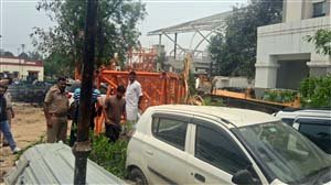 ਜਲੰਧਰ ਕੈਂਟ ਸਟੇਸ਼ਨ 'ਤੇ ਪਾਵਰ ਕਰੇਨ ਡਿੱਗਣ ਕਾਰਨ ਕਈ ਵਾਹਨ ਨੁਕਸਾਨੇ, ਜਾਨੀ ਨੁਕਸਾਨ ਤੋਂ ਹੋਇਆ ਬਚਾਅ