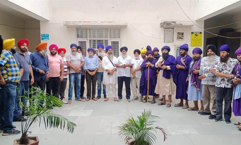 ਮੰਦਭਾਗੀ ਘਟਨਾ ! ਜਲੰਧਰ ਦੇ ਗੜ੍ਹਾ ਇਲਾਕੇ 'ਚ ਘਰ 'ਚ ਸੁਸ਼ੋਭਿਤ ਸ੍ਰੀ ਗੁਰੂ ਗ੍ਰੰਥ ਸਾਹਿਬ ਦੀ ਹੋਈ ਬੇਅਦਬੀ