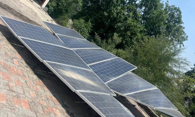 ਸਰਕਾਰੀ ਸਕੂਲ ਦੇ ਵਿੱਚ ਲੱਗਾ ਸੋਲਰ ਸਿਸਟਮ ਤੇਜ ਹਵਾਵਾਂ ਨਾਲ ਹੋਇਆ ਖਰਾਬ ਸਰਕਾਰੀ ਸਕੂਲ ਦੇ ਵਿੱਚ ਲੱਗਾ ਸੋਲਰ ਸਿਸਟਮ ਤੇਜ ਹਵਾਵਾਂ ਨਾਲ ਹੋਇਆ ਖਰਾਬ