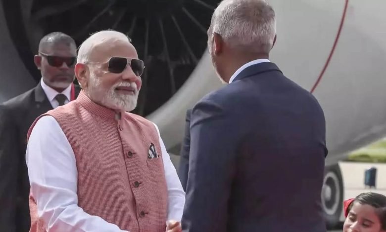 ਮਾਲਦੀਵ 'ਚ PM ਮੋਦੀ ਦਾ ਨਿੱਘਾ ਸਵਾਗਤ, ਏਅਰਪੋਰਟ 'ਤੇ ਪਹੁੰਚੀ ਮੁਹੰਮਦ ਮੁਈਜ਼ੂ ਦੀ ਪੂਰੀ ਕੈਬਨਿਟ