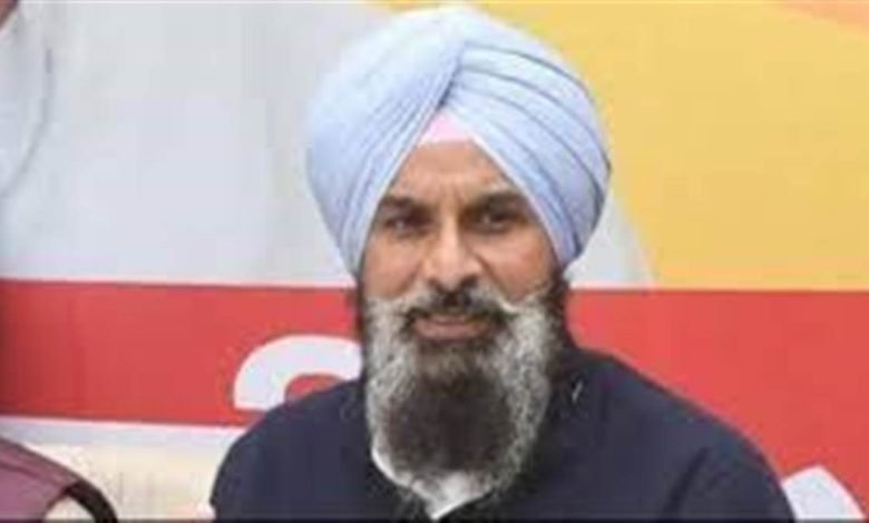 ਮੋਹਾਲੀ ਕੋਰਟ ਦੀ ਰੇਡ ’ਤੇ ਰੋਕ ਤੋਂ ਬਾਅਦ ਵਿਜੀਲੈਂਸ ਦਾ ਮਜੀਠੀਆ ਦੇ ਘਰ ਛਾਪਾ, ਅੰਮ੍ਰਿਤਸਰ ’ਚ ਪਰਿਵਾਰ ਦੇ ਮੈਂਬਰਾਂ ਤੋਂ ਚਾਰ ਘੰਟੇ ਕੀਤੀ ਪੁੱਛਗਿੱਛ