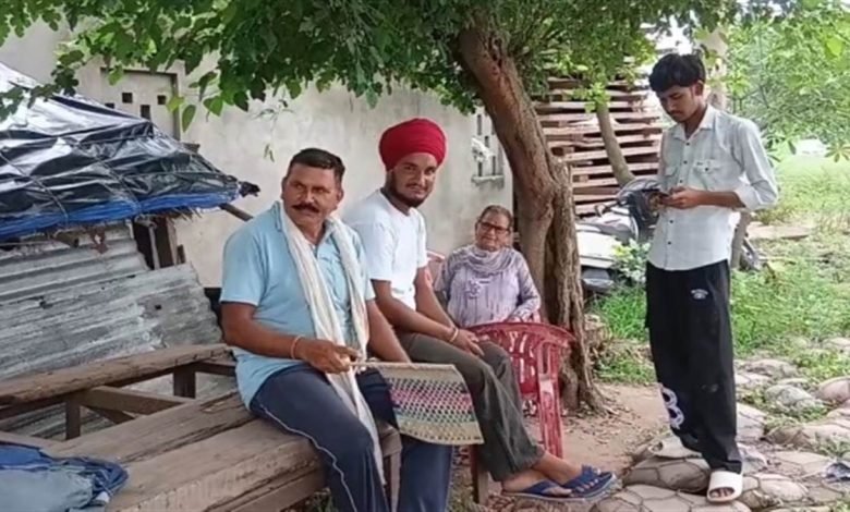 ਰਾਵੀ ’ਚ ਪਾਣੀ ਵਧਣ ਕਰਕੇ ਮਕੌੜਾ ਪੱਤਣ ’ਤੇ ਕਿਸ਼ਤੀ ਹੋਈ ਬੰਦ, ਸੱਤ ਪਿੰਡ ਮੁੜ ਤੋਂ ਬਣੇ ਟਾਪੂ