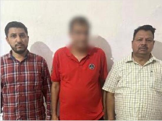 CMO ਇੱਕ ਲੱਖ ਰੁਪਏ ਦੀ ਰਿਸ਼ਵਤ ਲੈਂਦਾ ਗ੍ਰਿਫ਼ਤਾਰ 