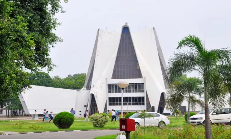 ਬਿਜਲੀ ਮੀਟਰਾਂ ਤੋਂ ਬਗੈਰ ਚੱਲ ਰਹੀਆਂ ਪੰਜਾਬੀ ਯੂਨੀਵਰਸਿਟੀ ਹੋਸਟਲ ਕੰਟੀਨਾਂ ਬਿਜਲੀ ਮੀਟਰਾਂ ਤੋਂ ਬਗੈਰ ਚੱਲ ਰਹੀਆਂ ਪੰਜਾਬੀ ਯੂਨੀਵਰਸਿਟੀ ਹੋਸਟਲ ਕੰਟੀਨਾਂ