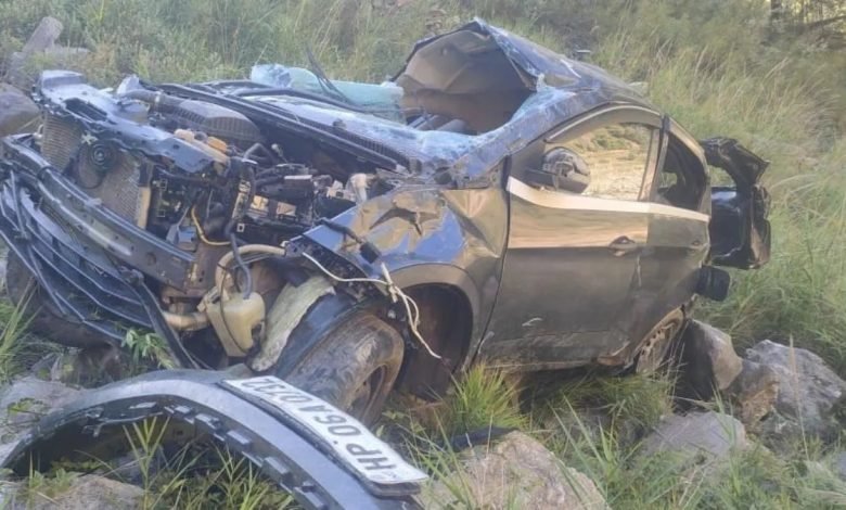 ਕੋਟਖਾਈ 'ਚ ਕਾਰ ਬੇਕਾਬੂ ਹੋ ਕੇ ਖੱਡ 'ਚ ਡਿੱਗੀ, ਪਿਤਾ-ਧੀ ਸਮੇਤ ਤਿੰਨ ਲੋਕਾਂ ਦੀ ਮੌਤ ਕੋਟਖਾਈ 'ਚ ਕਾਰ ਬੇਕਾਬੂ ਹੋ ਕੇ ਖੱਡ 'ਚ ਡਿੱਗੀ, ਪਿਤਾ-ਧੀ ਸਮੇਤ ਤਿੰਨ ਲੋਕਾਂ ਦੀ ਮੌਤ