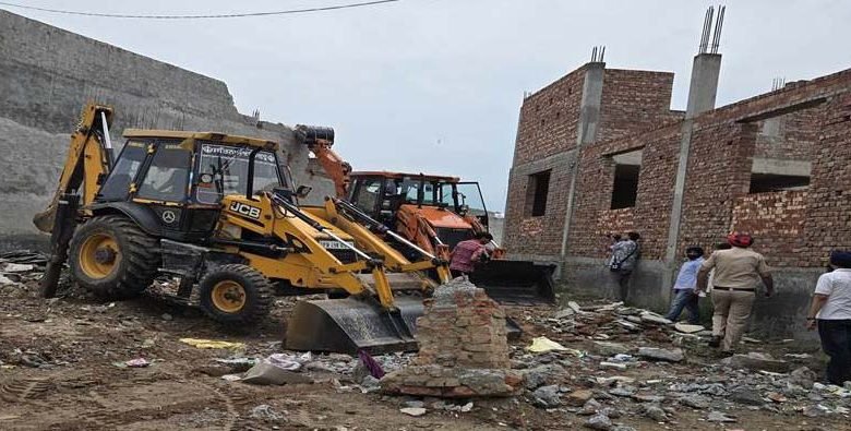 ਜਗਰਾਓਂ 'ਚ ਆਧੁਨਿਕ ਸਹੂਲਤਾਂ ਨਾਲ ਲੈਸ ਨਸ਼ਾ ਤਸਕਰ ਪਤੀ-ਪਤਨੀ ਦੀ ਕੋਠੀ ਢਾਹੀ, 15 ਮਾਮਲਿਆਂ ’ਚ ਜੇਲ੍ਹ ’ਚ ਬੰਦ ਹਨ ਦੋਵੇਂ