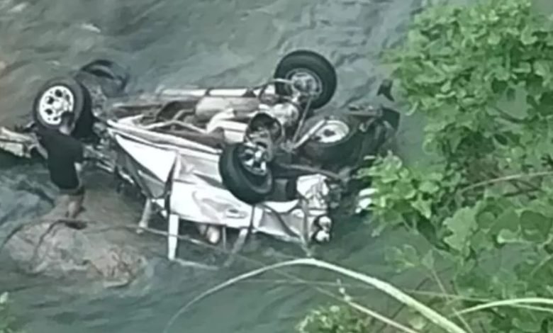 ਸੜਕ ਤੋਂ 100 ਮੀਟਰ ਹੇਠਾਂ ਨਦੀ 'ਚ ਡਿੱਗੀ ਸਕਾਰਪੀਓ, ਦੋ ਦੀ ਮੌਤ ਤੇ ਦੋ ਜ਼ਖ਼ਮੀ, 10 ਸਾਲਾ ਬੱਚਾ ਲਾਪਤਾ