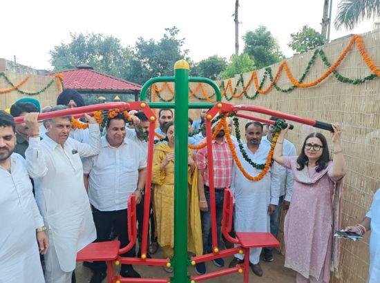 ਸੰਸਦ ਮੈਂਬਰ ਮਨੀਸ਼ ਤਿਵਾੜੀ ਨੇ ਪੰਜਾਬ ਯੂਨੀਵਰਸਿਟੀ ਵਿਖੇ ਓਪਨ ਏਅਰ ਜਿਮ ਦਾ ਉਦਘਾਟਨ ਕੀਤਾ ਸੰਸਦ ਮੈਂਬਰ ਮਨੀਸ਼ ਤਿਵਾੜੀ ਨੇ ਪੰਜਾਬ ਯੂਨੀਵਰਸਿਟੀ ਵਿਖੇ ਓਪਨ ਏਅਰ ਜਿਮ ਦਾ ਉਦਘਾਟਨ ਕੀਤਾ