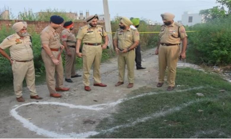 ਪੁਲਿਸ ਤੇ ਗੈਂਗਸਟਰ ਵਿਚਾਲੇ ਮੁਕਾਬਲਾ, ਜਵਾਬੀ ਗੋਲ਼ੀਬਾਰੀ 'ਚ ਗੈਂਗਸਟਰ ਗੰਭੀਰ ਜ਼ਖ਼ਮੀ ਪੁਲਿਸ ਤੇ ਗੈਂਗਸਟਰ ਵਿਚਾਲੇ ਮੁਕਾਬਲਾ, ਜਵਾਬੀ ਗੋਲ਼ੀਬਾਰੀ 'ਚ ਗੈਂਗਸਟਰ ਗੰਭੀਰ ਜ਼ਖ਼ਮੀ