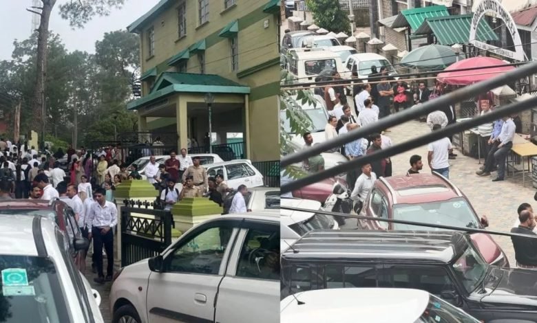 ਹਿਮਾਚਲ ਪ੍ਰਦੇਸ਼ ਦੇ ਤਿੰਨ ਜ਼ਿਲ੍ਹਿਆਂ 'ਚ ਅਦਾਲਤ ਕੰਪਲੈਕਸ ਨੂੰ ਬੰਬ ਨਾਲ ਉਡਾਉਣ ਦੀ ਧਮਕੀ, ਖਾਲੀ ਕਰਵਾਏ ਕੈਂਪਸ ਹਿਮਾਚਲ ਪ੍ਰਦੇਸ਼ ਦੇ ਤਿੰਨ ਜ਼ਿਲ੍ਹਿਆਂ 'ਚ ਅਦਾਲਤ ਕੰਪਲੈਕਸ ਨੂੰ ਬੰਬ ਨਾਲ ਉਡਾਉਣ ਦੀ ਧਮਕੀ, ਖਾਲੀ ਕਰਵਾਏ ਕੈਂਪਸ