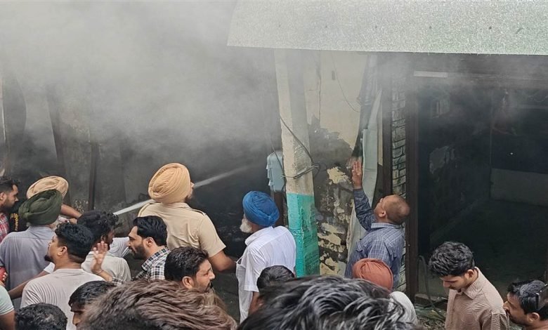 ਗਾਰਮੈਂਟਸ ਦੇ ਗੁਦਾਮ ਨੂੰ ਲੱਗੀ ਅੱਗ, ਲੱਖਾਂ ਦਾ ਸਮਾਨ ਸੜ ਹੋਇਆ ਸੁਆਹ