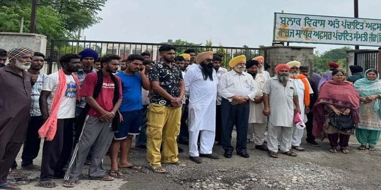 ਵਿਰੋਧ ਦੇ ਬਾਵਜੂਦ ਕਾਂਗਰਸੀ ਉਮੀਦਵਾਰਾਂ ਦੇ ਨਾਮਜ਼ਦਗੀ ਪੱਤਰ ਦਾਖ਼ਲ