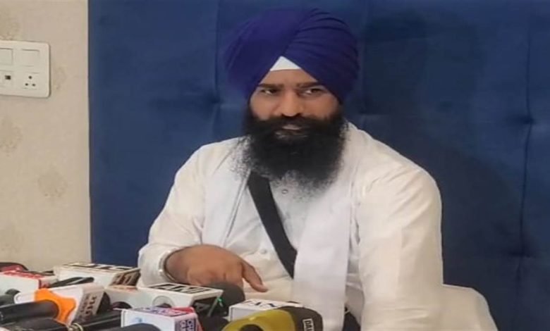 ਜਥੇਦਾਰ ਗੜਗੱਜ ਦੀ CM Mann ਨੂੰ ਸਲਾਹ- ਸ਼ਤਾਬਦੀਆਂ ਦੇ ਸਮਾਗਮ ਮਨਾਉਣ ਤੋਂ ਪਹਿਲਾਂ ਕੇਸਾਂ ਦੀ ਬੇਅਦਬੀ ਬੰਦ ਕਰ ਕੇ ਹੋਣ ਅੰਮ੍ਰਿਤਧਾਰੀ ਜਥੇਦਾਰ ਗੜਗੱਜ ਦੀ CM Mann ਨੂੰ ਸਲਾਹ- ਸ਼ਤਾਬਦੀਆਂ ਦੇ ਸਮਾਗਮ ਮਨਾਉਣ ਤੋਂ ਪਹਿਲਾਂ ਕੇਸਾਂ ਦੀ ਬੇਅਦਬੀ ਬੰਦ ਕਰ ਕੇ ਹੋਣ ਅੰਮ੍ਰਿਤਧਾਰੀ