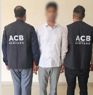 साइबर क्राइम थाना पंचकूला का ASI रिश्वत लेते रंगे हाथों गिरफ्तार साइबर क्राइम थाना पंचकूला का ASI रिश्वत लेते रंगे हाथों गिरफ्तार