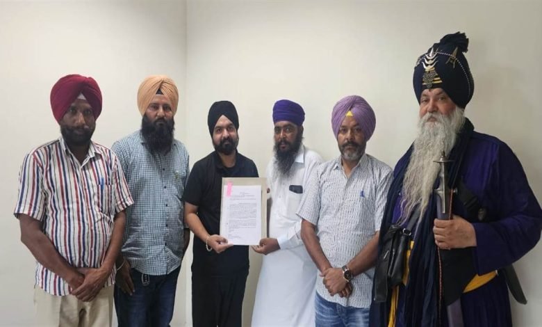 ਦੋਹਰੇ ਕਤਲ ਕੇਸ ਸਬੰਧੀ ਪੀੜਤ ਪਰਿਵਾਰ ਨੇ ਐੱਸਸੀ ਕਮਿਸ਼ਨਰ ਦੇ ਮੈਂਬਰਾਂ ਨਾਲ ਕੀਤੀ ਮੁਲਾਕਾਤ