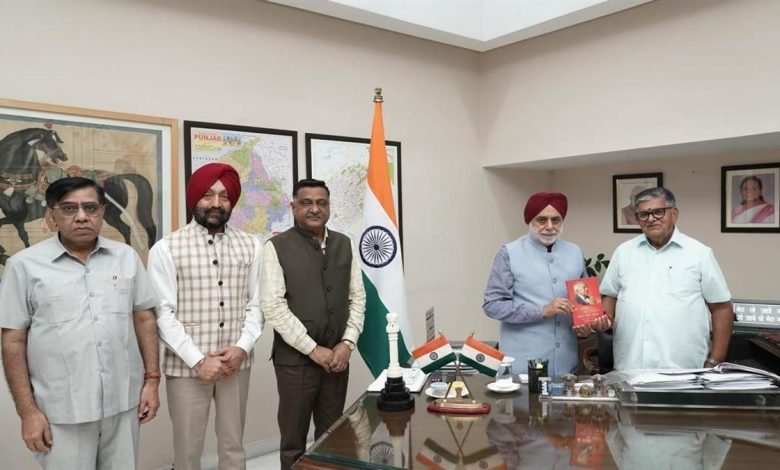 ਸਾਈਕਲ ਉਦਯੋਗਪਤੀਆਂ ਦਾ ਵਫ਼ਦ ਰਾਜਪਾਲ ਕਟਾਰੀਆਂ ਨੂੰ ਮਿਲਿਆ