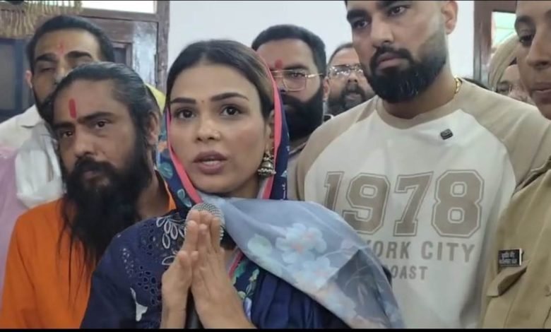 ਮਸ਼ਹੂਰ You-Tuber ਪਾਇਲ ਮਲਿਕ ਨੇ ਮੰਗੀ ਮਾਫ਼ੀ, ਸ੍ਰੀ ਕਾਲੀ ਮਾਤਾ ਵਾਂਗ ਸਵਾਂਗ ਰਚਾ ਕੇ ਵੀਡਿਓ ਬਣਾਉਣ ਕਾਰਨ ਭਖਿਆ ਮਾਮਲਾ