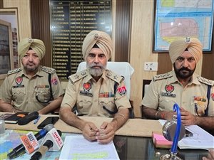 ਕਾਰੋਬਾਰੀ ਸੰਜੇ ਵਰਮਾ ਕਤਲ ਮਾਮਲੇ 'ਚ ਪੁਲਿਸ ਨੂੰ ਮਿਲੀ ਵੱਡੀ ਕਾਮਯਾਬੀ, 3 ਹੋਰ ਦੋਸ਼ੀਆਂ ਨੂੰ ਬੀਕਾਨੇਰ ਤੋਂ ਕੀਤਾ ਕਾਬੂ ਕਾਰੋਬਾਰੀ ਸੰਜੇ ਵਰਮਾ ਕਤਲ ਮਾਮਲੇ 'ਚ ਪੁਲਿਸ ਨੂੰ ਮਿਲੀ ਵੱਡੀ ਕਾਮਯਾਬੀ, 3 ਹੋਰ ਦੋਸ਼ੀਆਂ ਨੂੰ ਬੀਕਾਨੇਰ ਤੋਂ ਕੀਤਾ ਕਾਬੂ