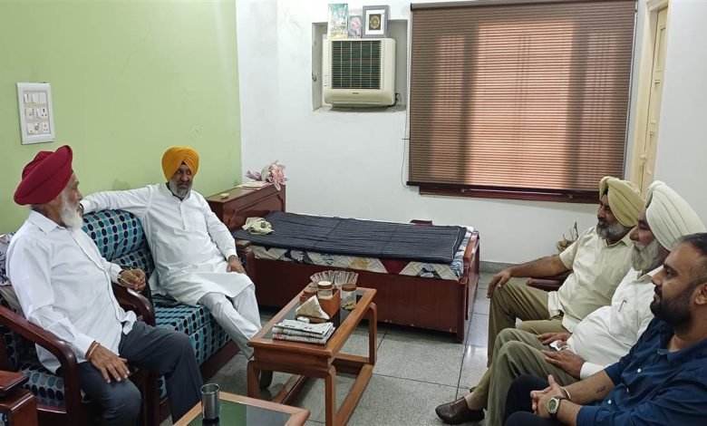 ਸਮਸ਼ੇਰ ਦੂਲੋ ਤੇ ਪਰਗਟ ਸਿੰਘ ਦਰਮਿਆਨ ਹੋਈ ਮੀਟਿੰਗ ਨੇ ਕਾਂਗਰਸ ਹਲਕਿਆਂ ’ਚ ਛੇੜੀ ਨਵੀਂ ਚਰਚਾ, ਆਪਣੇ ਬੇਬਾਕ ਲਹਿਜੇ ਲਈ ਜਾਣੇ ਜਾਂਦੇ ਹਨ ਦੋਵੇਂ ਆਗੂ ਸਮਸ਼ੇਰ ਦੂਲੋ ਤੇ ਪਰਗਟ ਸਿੰਘ ਦਰਮਿਆਨ ਹੋਈ ਮੀਟਿੰਗ ਨੇ ਕਾਂਗਰਸ ਹਲਕਿਆਂ ’ਚ ਛੇੜੀ ਨਵੀਂ ਚਰਚਾ, ਆਪਣੇ ਬੇਬਾਕ ਲਹਿਜੇ ਲਈ ਜਾਣੇ ਜਾਂਦੇ ਹਨ ਦੋਵੇਂ ਆਗੂ