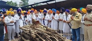 ਜਥੇਦਾਰ ਗੜਗੱਜ ਦੇ ਜੀਜਾ ਗੁਰਵਿੰਦਰ ਸਿੰਘ ਦੇ ਸਸਕਾਰ ਮੌਕੇ ਪਹੁੰਚੀਆਂ ਧਾਰਮਿਕ ਤੇ ਸਿਆਸੀ ਸ਼ਖਸ਼ੀਅਤਾਂ, ਦਿੱਤੀ ਅੰਤਿਮ ਵਿਦਾਈ