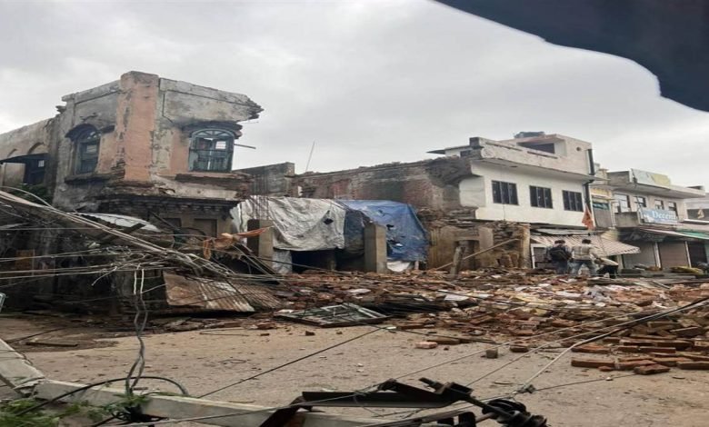 ਕਪੂਰਥਲਾ 'ਚ ਮੀਂਹ ਕਾਰਨ ਖਸਤਾ ਹਾਲਤ ਇਮਾਰਤ ਡਿੱਗੀ; ਜਾਨੀ ਨੁਕਸਾਨ ਤੋਂ ਬਚਾਅ